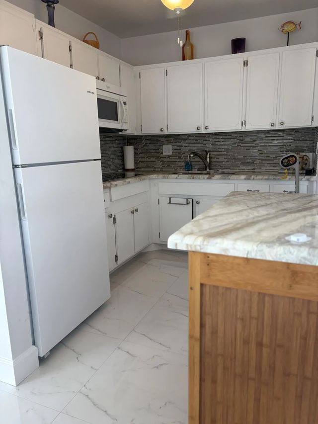 5 of 14 - 2960 Cynthia Lane #202, Lake Worth Beach, FL