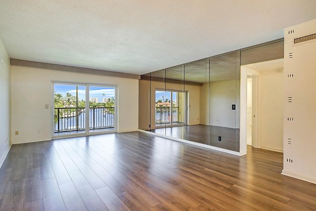 4 of 28 - 230 N Federal Hwy #305, Deerfield Beach, FL