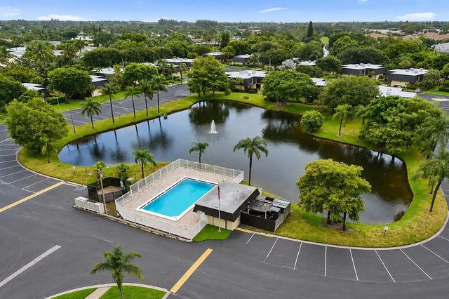 2 of 18 - 2333 Waterside Drive, Lake Worth, FL