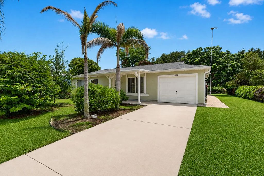 1334 Se Vestridge Lane, Port St. Lucie