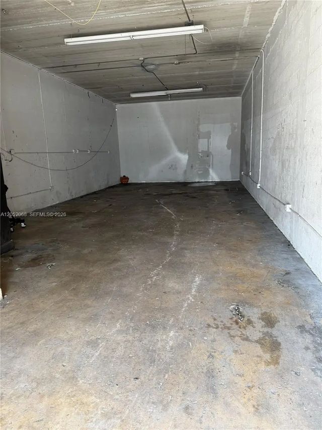 3 of 6 - 2561 Nw 23rd Street, Miami, FL