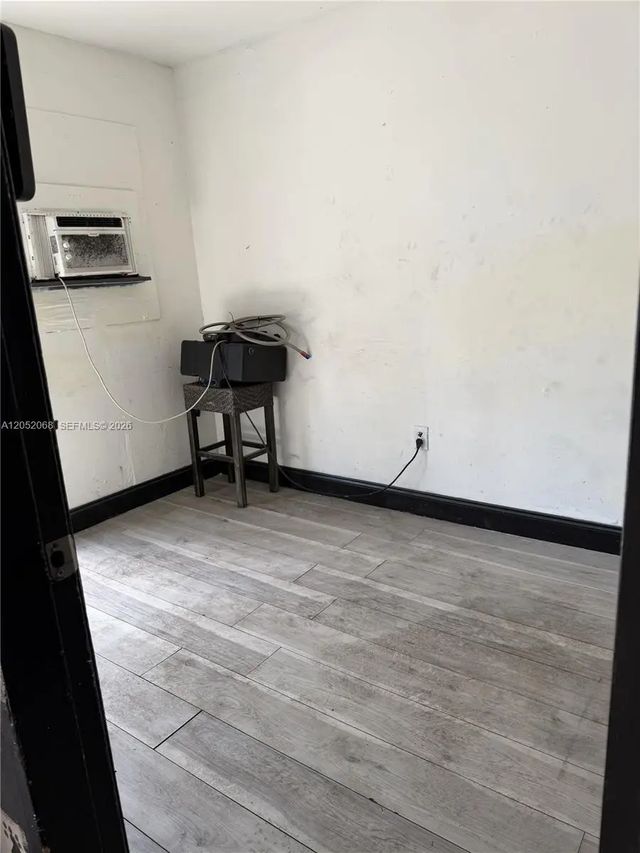 5 of 6 - 2561 Nw 23rd Street, Miami, FL