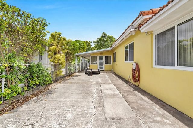 3 of 49 - 1052 Nw 25th Avenue, Miami, FL