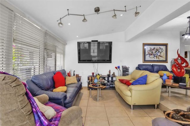5 of 49 - 1052 Nw 25th Avenue, Miami, FL