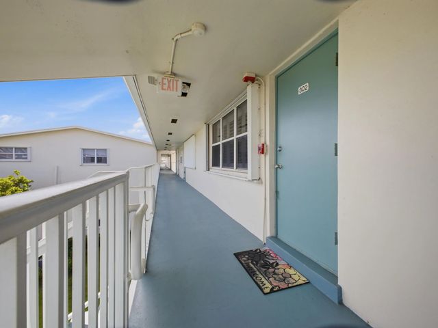 3 of 40 - 350 Horizons E #302, Boynton Beach, FL