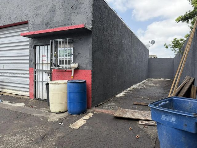 2563 Nw 23rd Street, Miami