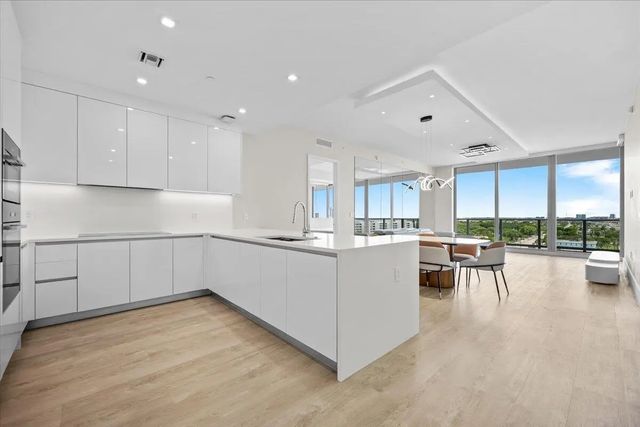 220 Lake Shore Drive #917, Lake Park