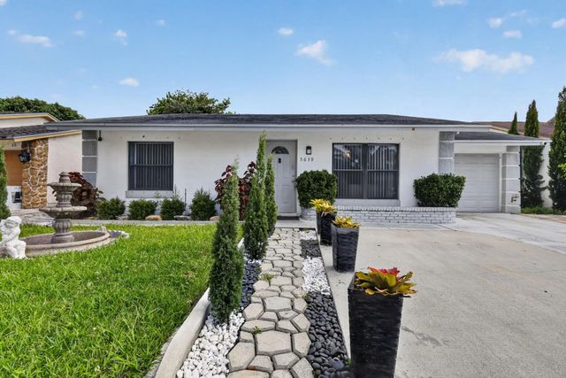5639 Ithaca Circle E, Lake Worth