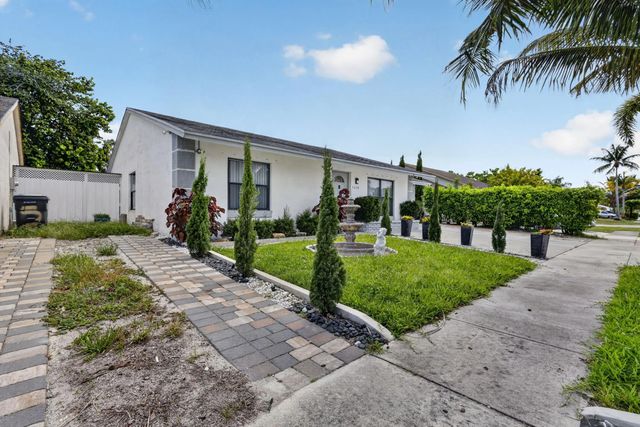 4 of 32 - 5639 Ithaca Circle E, Lake Worth, FL