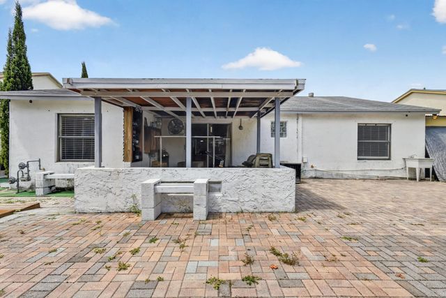 5 of 32 - 5639 Ithaca Circle E, Lake Worth, FL