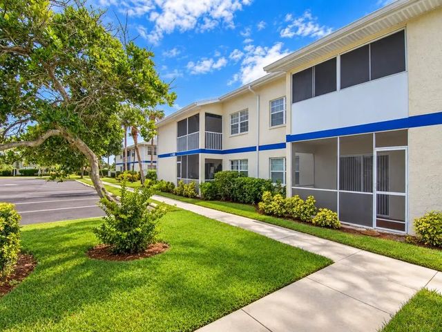 1505 Se Royal Green Circle #103, Port St. Lucie