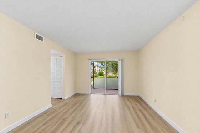 5 of 39 - 1505 Se Royal Green Circle #103, Port St. Lucie, FL