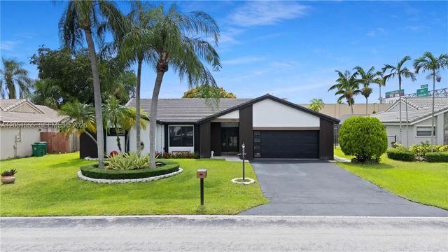 5741 W Waterford Drive, Davie