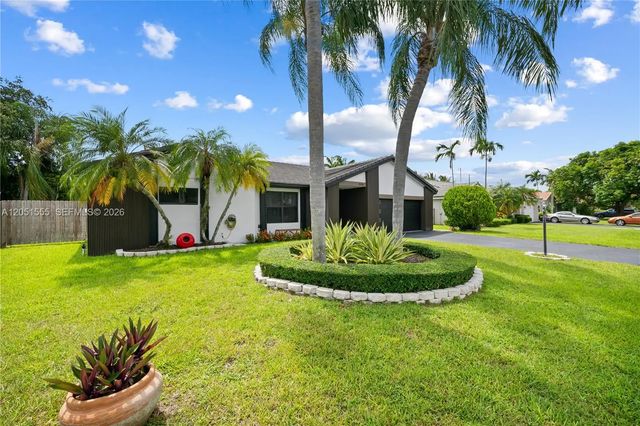 2 of 39 - 5741 W Waterford Drive, Davie, FL