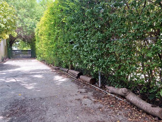 4 of 37 - 2635 Sw 34th Court, Miami, FL