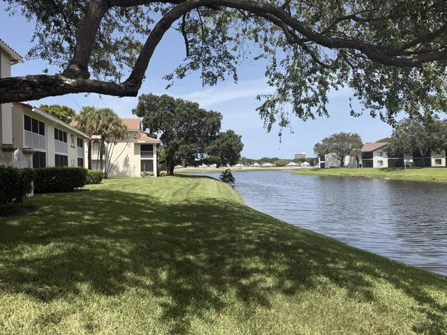 2 of 25 - 7206 Glenmoor Drive, West Palm Beach, FL