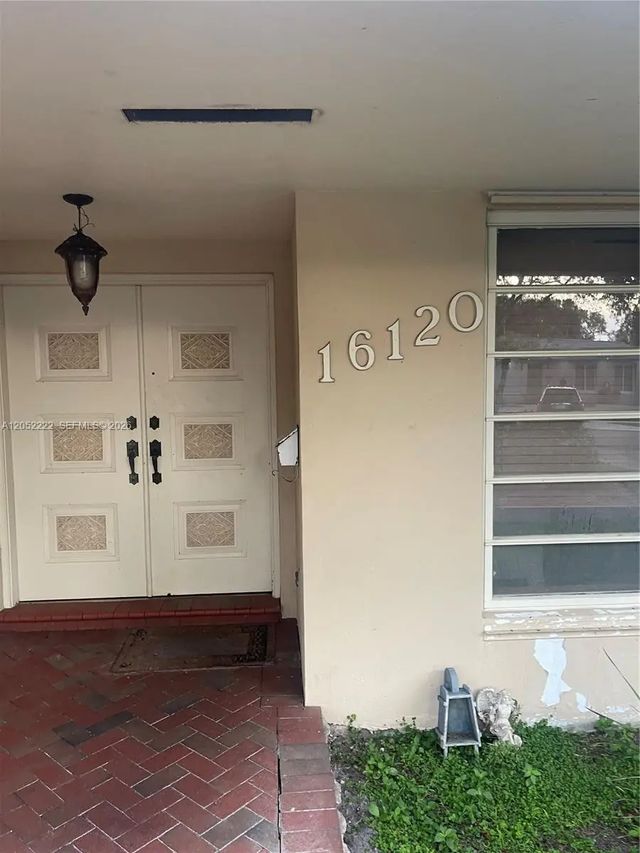 3 of 5 - 16120 E Troon Circle, Miami Lakes, FL