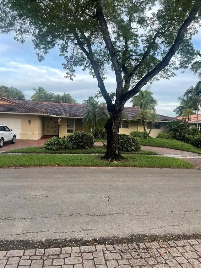 4 of 5 - 16120 E Troon Circle, Miami Lakes, FL