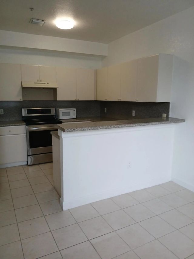 3 of 10 - 2127 Shoma Drive, Royal Palm Beach, FL
