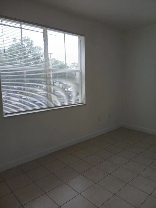 4 of 10 - 2127 Shoma Drive, Royal Palm Beach, FL