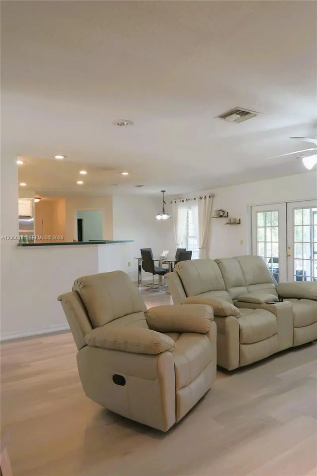 5 of 63 - 2010 2010 Everlast Terrace, Sebring, FL
