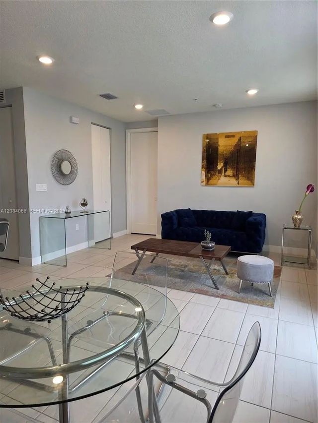 3 of 36 - 10222 Nw 64th Way #302, Doral, FL