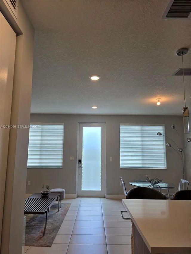 5 of 36 - 10222 Nw 64th Way #302, Doral, FL