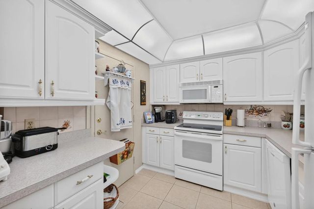 5 of 62 - 1160 N Federal Highway #1017, Fort Lauderdale, FL