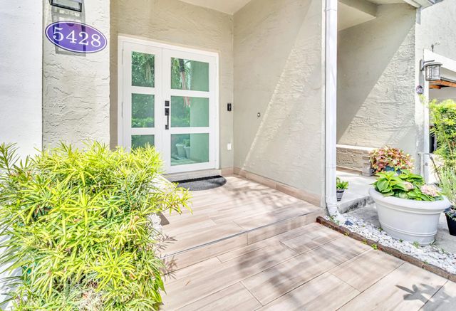 2 of 30 - 5428 Pointe Villa Drive #e, Lighthouse Point, FL