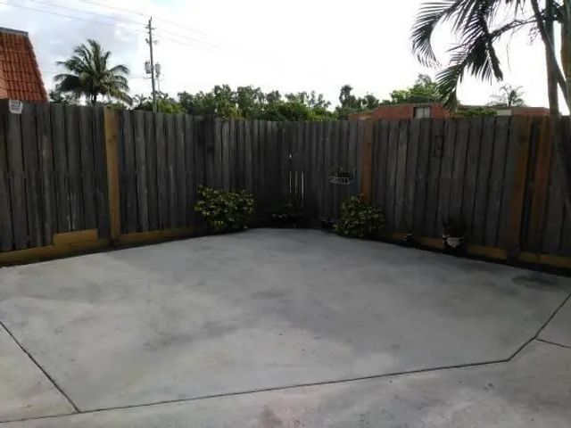5 of 37 - 22 Springdale Circle, Palm Springs, FL