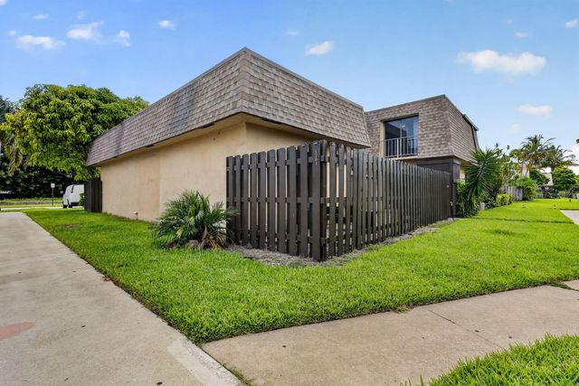 3 of 38 - 1201 Waterview Circle #12a, Palm Springs, FL
