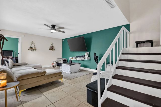 4 of 38 - 1201 Waterview Circle #12a, Palm Springs, FL