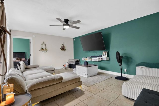 5 of 38 - 1201 Waterview Circle #12a, Palm Springs, FL