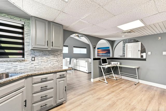 5 of 40 - 450 Se Thornhill Drive, Port St. Lucie, FL