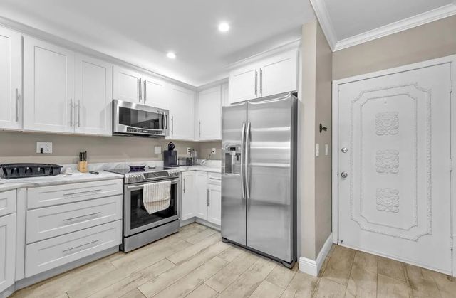 3 of 18 - 900 Sw 12th Street #206, Fort Lauderdale, FL