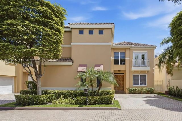 3722 Ne 208th Terrace, Aventura