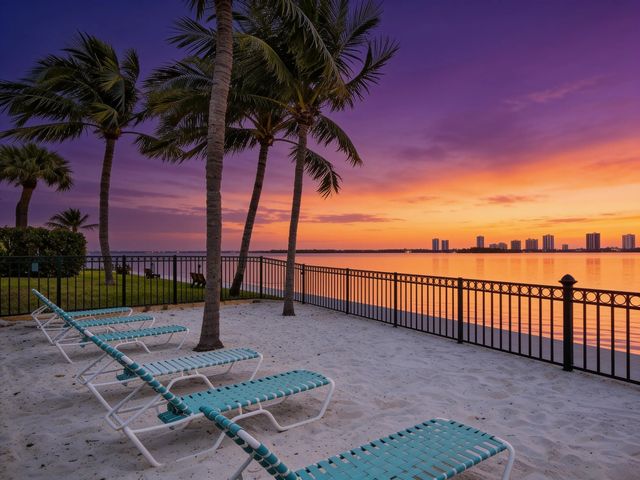 3 of 18 - 1030 Lake Shore Drive #103, Lake Park, FL