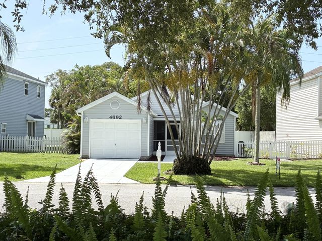 2 of 39 - 4692 Lakeside Circle, West Palm Beach, FL