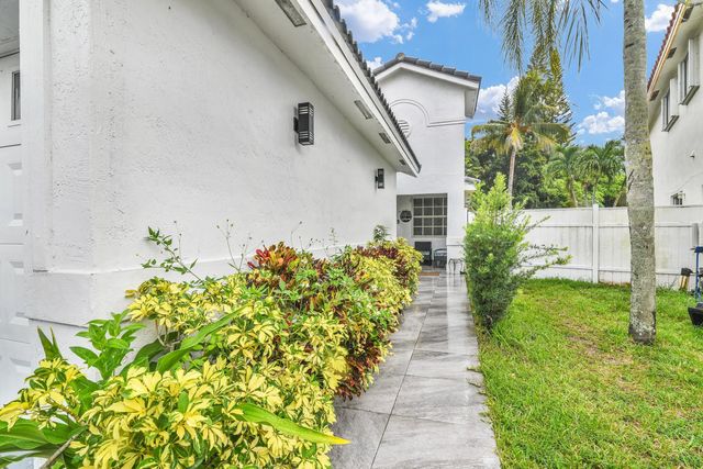 2 of 30 - 651 Sw 176th Avenue, Pembroke Pines, FL