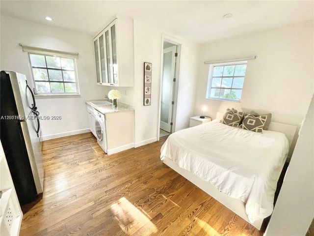 4 of 24 - 439 15th Street #18, Miami Beach, FL
