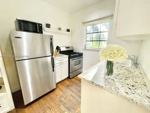 5 of 24 - 439 15th Street #18, Miami Beach, FL