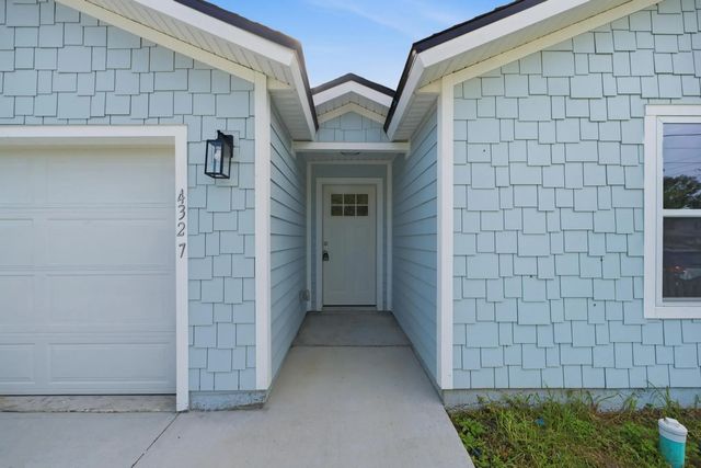 2 of 38 - 4327 Bessie Circle E, Jacksonville, FL