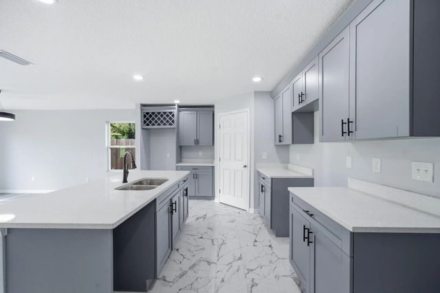 5 of 38 - 4327 Bessie Circle E, Jacksonville, FL