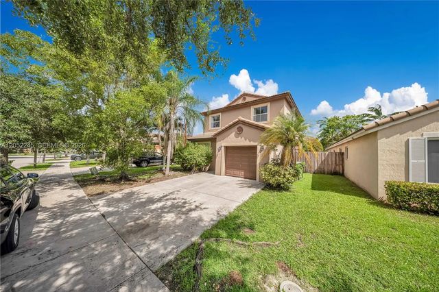 3 of 39 - 2019 Se 13th Street, Homestead, FL