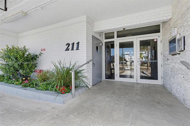 2 of 19 - 211 S Ocean Drive #205, Hollywood, FL