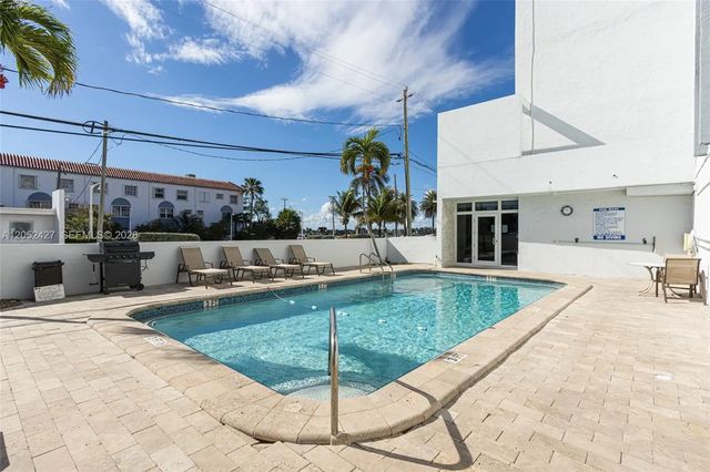 3 of 19 - 211 S Ocean Drive #205, Hollywood, FL