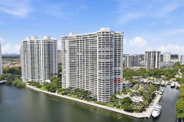 7000 W Island Boulevard #907, Aventura