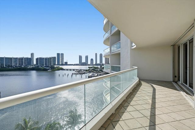 4 of 57 - 7000 W Island Boulevard #907, Aventura, FL
