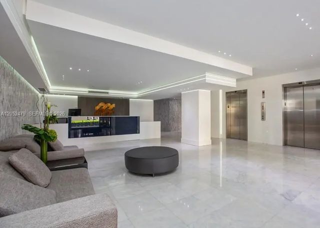 6423 Collins Avenue #809, Miami Beach