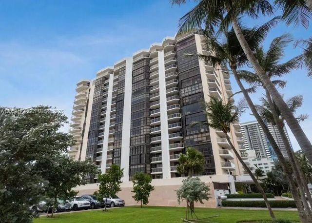 2 of 10 - 6423 Collins Avenue #809, Miami Beach, FL
